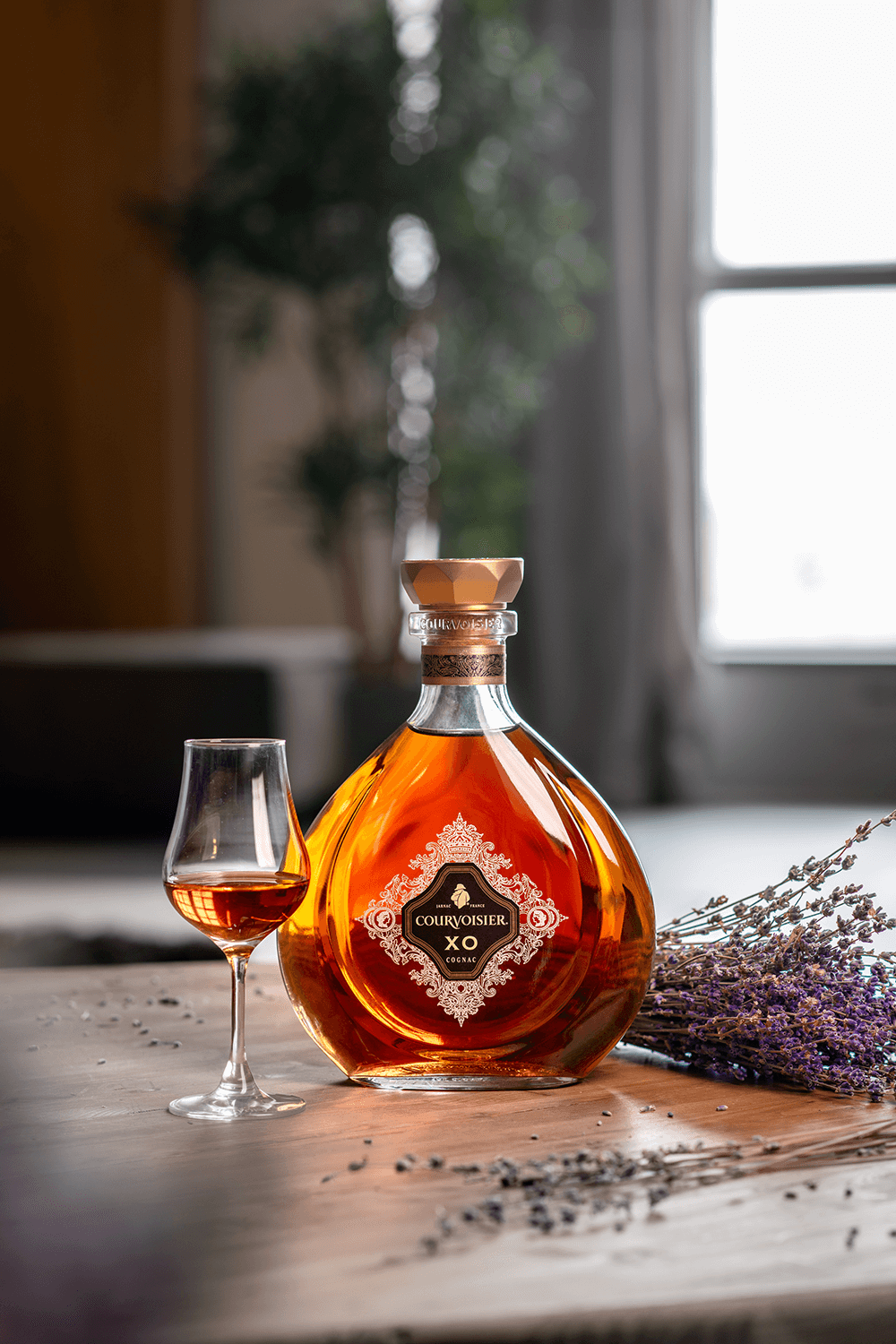 Коньяк Courvoisier XO (gift box) 0.7 л (Курвуазье XO в п/у), купить в  магазине в Курске - цена, отзывы